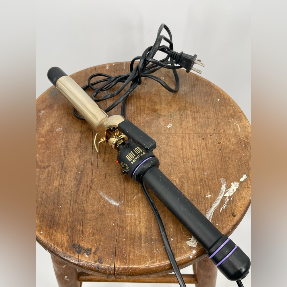 ⭐️Hot Tools Professional Black and Gold Curling Iron